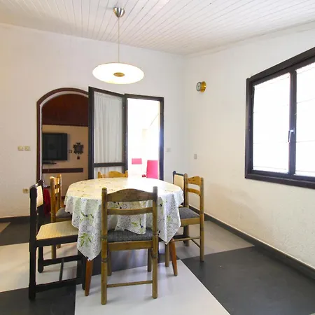 Antica 아파트 풀라