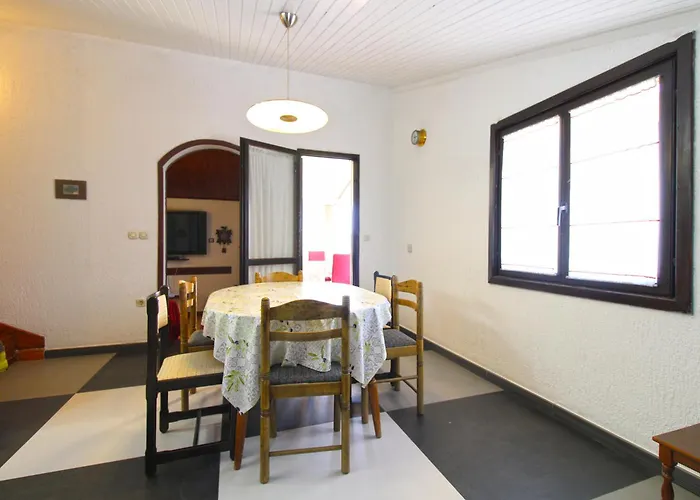 Antica 아파트 풀라