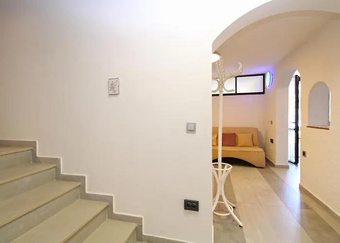 Antica 아파트 풀라