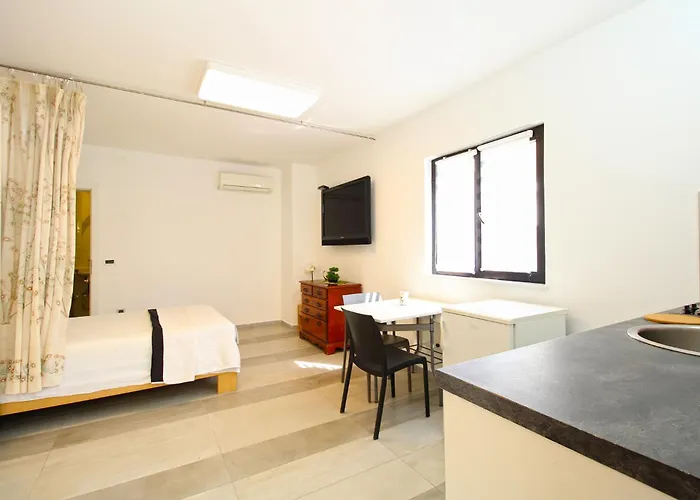 Antica 아파트 풀라